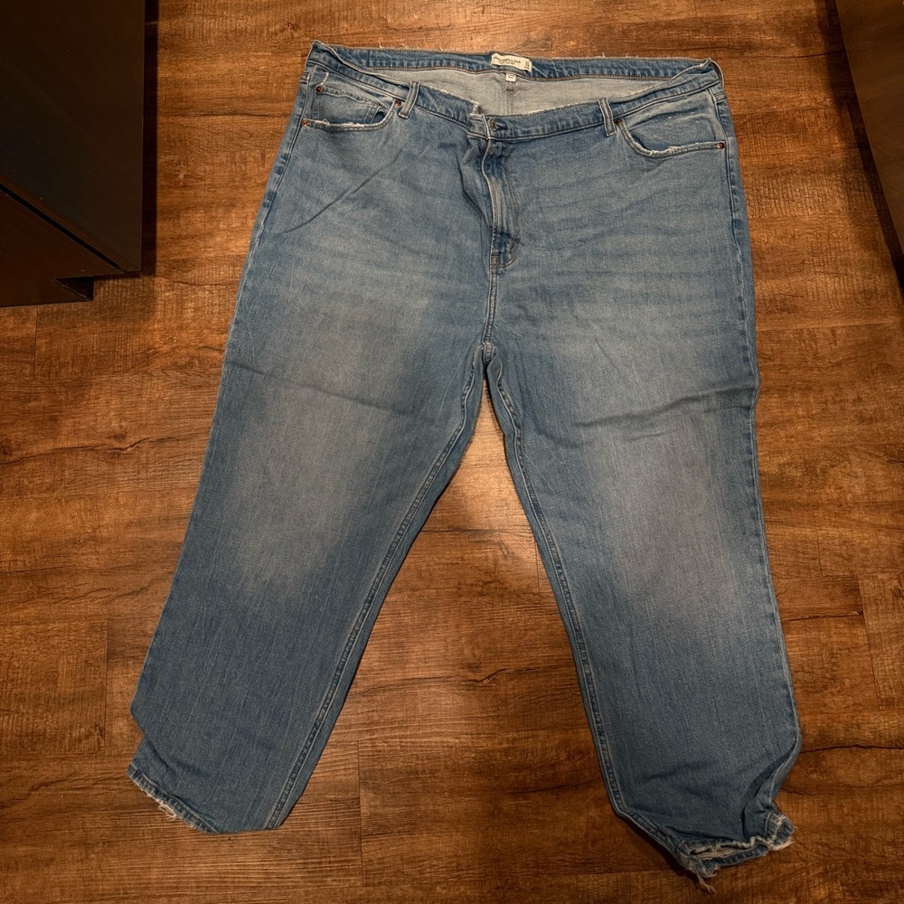 Abercrombie & Fitch Women's Light Blue Mom Jeans